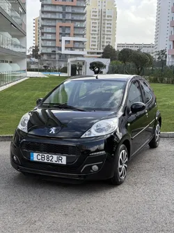 Peugeot 107 1.0 Gasolina 68 cv  Poucos km  Multimídia  AC