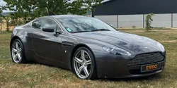 ASTON MARTIN V8 VANTAGE COUPE 4.3 380 + BOÎTE MÉCANiQUE + FAIBLE KILOMÉTRAGE