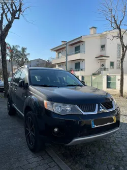 Mitsubishi Outlander Instyle (versão topo de gama)
