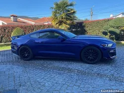 Ford Mustang Coupe V6