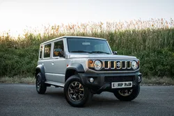 Suzuki jimny 5 portes boite manuelle 1.5 essence glx argent avec attache remorque