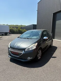Peugeot 208 1.2 VTi Allure – Distribution faite – Garantie possible