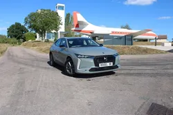 Ds DS 4 III BASTILLE+ 130 CV HDI GPS 3D FULL LED I-COKPIT JA 17 RÉGULATEUR BOITE AUTO EAT-8