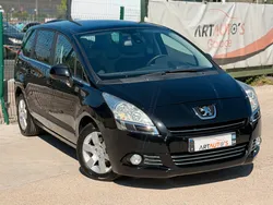 Peugeot 5008 FINITION Family plus 2.0 Hdi 150 ch / ATTELAGE / SIEGES CHAUFFANTS / TOIT PANORAMIQUE / RADAR DE STATIONNEMENT AVANT & ARR / JANTES ALU / AFFICHAGE TETE HAUTE / ETC…