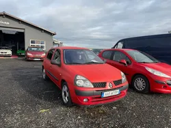 Renault Clio 2 premier main 1.4 essence 4ch fiscale, 07/2003 65.000km d’origine, entretien et révision fait , peinture RAPTOR pour bien protégé la caroserie, sans rouille , frein neuf , pneus neuf