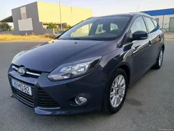 Ford Focus titanium top gama