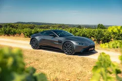 Aston Martin V8 Vantage - Immatriculée en France - Deuxième main - Excellent état