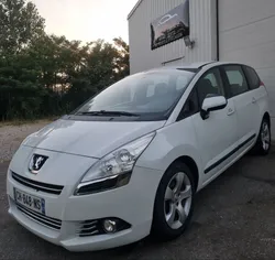 PEUGEOT 5008 1.6 HDI 112CV 7 places/boite auto
