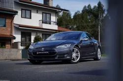 Tesla Model S 85D