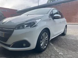 Peugeot 208 Signature Blue HDI 100cv