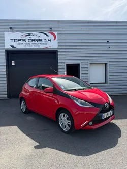 Toyota Aygo 1.0 VVT-i 69ch x-play 5p, (Berline), Rouge, 4cv, 5 portes