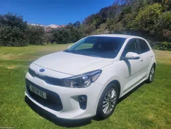Kia Rio Ligeiro de passageiros