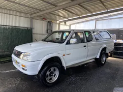 Mitsubishi L200 4 lugares