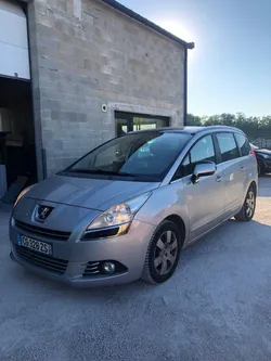 Peugeot 5008 1.6 HDI 112ch FAMILY