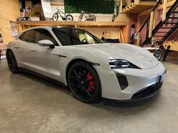 Porsche Taycan Sport Turismo 598ch GTS 5 places Français Gris Craie garantie Porsche Approved