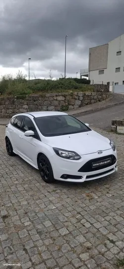 Ford Focus 2.0 EcoBoost ST c/ Pack Pele Desportiva