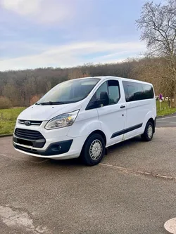 Ford Transit 2.2 TDCi 100 ch – 9 places – Année 2015 – Diesel – Très bon état – Prêt à rouler
