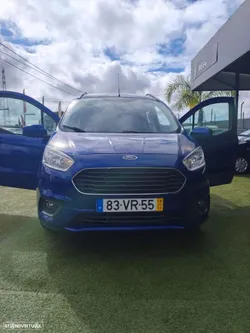 Ford Tourneo Courier 1.0 EcoBoost Titanium