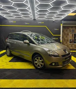Peugeot 5008 1.6 Hdi 110ch / 80 000 kms certifiés et garantis / Excellent état