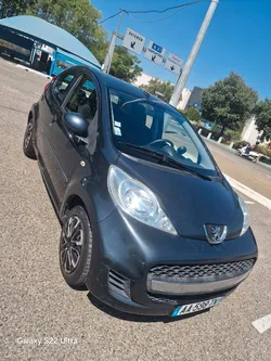 Peugeot 107 trendy 1.0 essence-clim-5 portes-ct ok - embrayage neuf