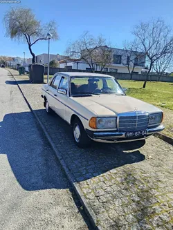 Mercedes-Benz 240 W123