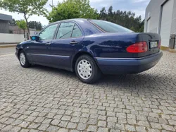 Mercedes-Benz E 220 D em exelente estado geral !!!! livro de revisões