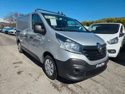 Renault trafic gris métal, réservation à distance, vidéo et photos possible