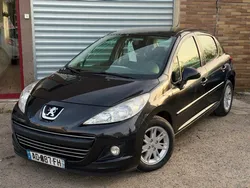 Peugeot 207 PHASE 2 1.6 HDI 90 CH 270,000km GARANTI 3 MOIS / FEU AUTOMATIQUE / CLIMATISATION / DEUX CLEFS / JANTES ALU / COURROIE DISTRIBUTION OK / RÉVISION À JOURS