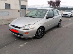Ford Focus 1.4 gasolina impecável