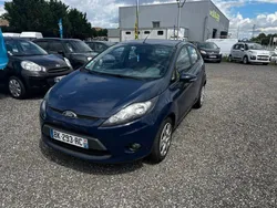 Ford fiesta en très bon état entièrement révisé
