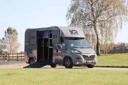 Camion chevaux Krismar Opel Movano 3 places assises stalles