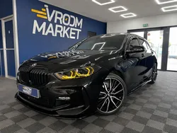 BMW SERIE 1 118i (F40) 136ch M SPORT - 2023 - TOIT OUVRANT - BOITE AUTO - DRL JAUNE - JANTES 19 - SIÈGES M - KIT MAXTON