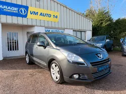 PEUGEOT 5008 1.6 HDi 112ch FAP BVM6 Allure 7pl