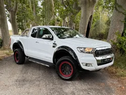 Ford RANGER SUPER CABINE 3.2 TDCi 200 4X4 BVA6 LIMITED - 1ER MAIN - TVA RÉCUPÉRABLE - RIDEAU CAISSE - ARCEAUX - JANTES OFFROAD - ATTELAGE