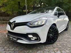 Renault Clio TCe 220 EDC R.S. Trophy