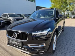 Volvo XC90 D5 Momentum AWD | 224 ch BVA Toit panoramique, attelage pivotant, sièges chauffants, é...