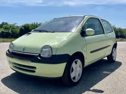 RENAULT TWINGO phase II 1.2 I. . Autoradio. Vitres électriques. Allume cigare. Courroire + pompe à eau ok. Révision o