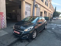 Peugeot 208 1.2 vti ct ok en excellent etat