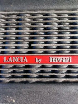 Lancia Thema BY Ferrari 8.32 (834F)