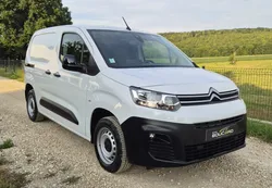 Citroën Berlingo Pack Premium Connect BlueHDI 100cv - 27000kms - 2023 - Attelage - 1ère main - 15490 TTC