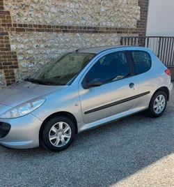 206 plus - 4cv ess. - en bon état - révision faite