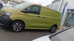 VOLKSWAGEN UTILITAIRES Fourgon avec L-cloison FOURGON AVEC CLOISON EN L