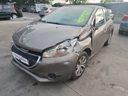 Peugeot 208 1.2 vti accidentée