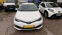Toyota Auris 1.2 Turbo 116ch Berline), blanc 6cv, 5 portes, mise en circulation le 01/04/2016 garantie 12 mois
