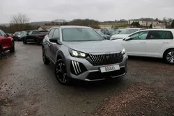 Peugeot 2008 PHASE 4 ALLURE 100 CV PACK BOITE 6V ESSENCE CAMÉRA 360 GRAND GPS 3D FULL LEDS MI CUIR J