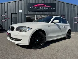 BMW SERIE 1 E81 120d 177 ch pack luxe blanche cuir rouge - Carplay + hp FOCAL - dossier entretien complet révision