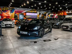 Porsche Cayman 718 PDK 2.0 TURBO 300 CH FULL BLACK ECHAPPEMENT PSE SIEGES ET VOLANT CHAUFFANTS CARPLAY JANTES 20P CARRERA — PAS DE MALUS