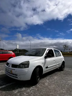 Renault Clio 5 lugares inspeção até 2027