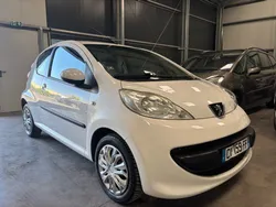 PEUGEOT 107 1.4 hdi 54ch / kit distribution neuf / RÉVISÉE ET GARANTIE 12 MOIS