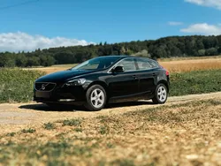 VOLVO V40 1.6 T3 150 ch Momentum – Première Main | Peu Kilométrée | Suivi Volvo | Sièges Chauffants